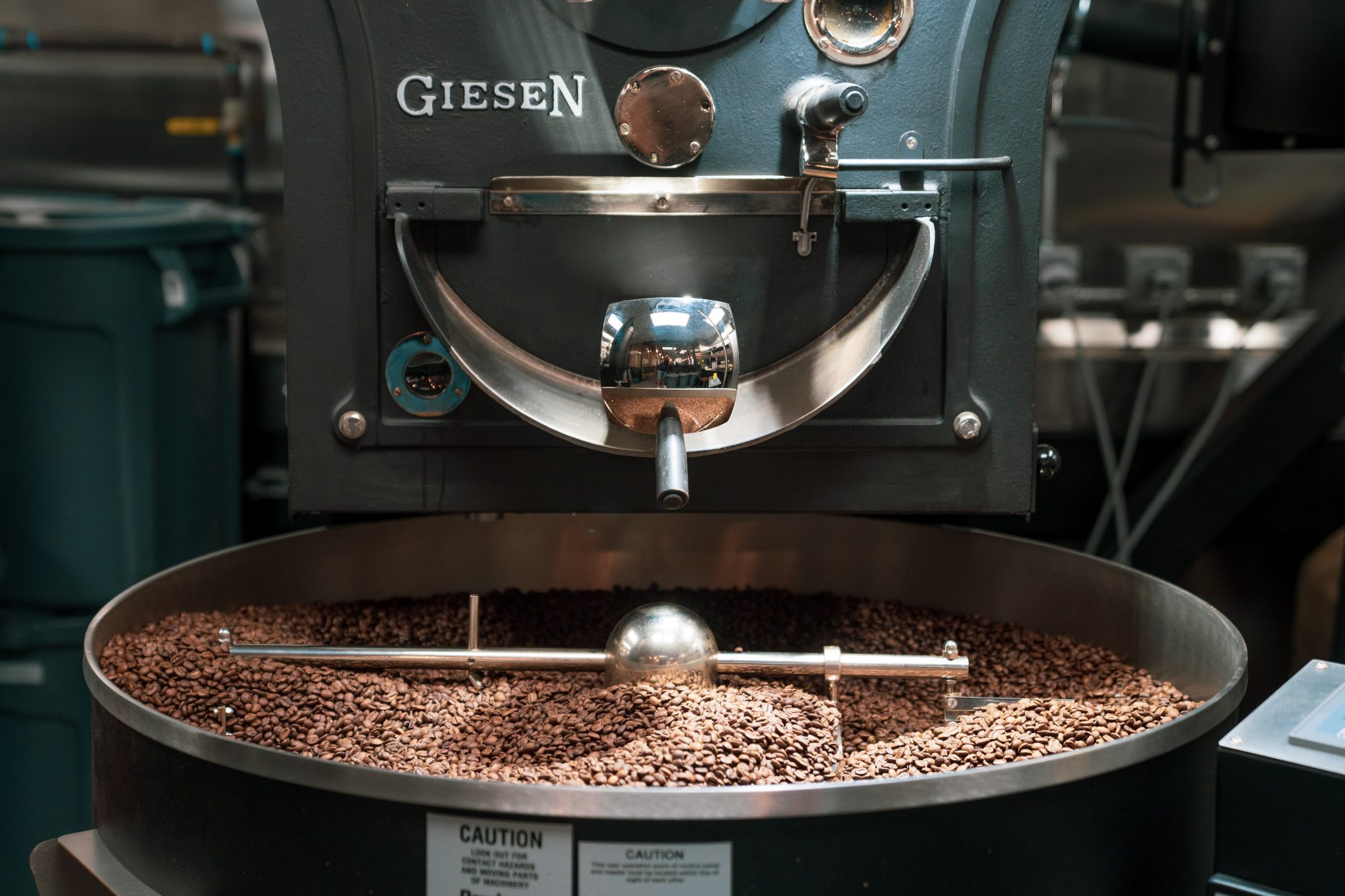 ROASTING Luce Coffee Roasters